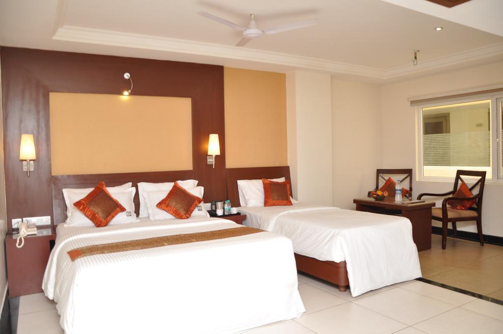 Hotel Shaans Tiruchirappalli Zimmer foto