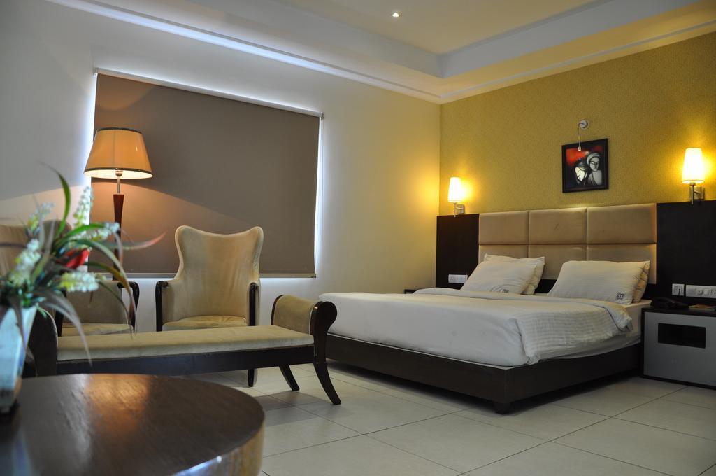 Hotel Shaans Tiruchirappalli Zimmer foto