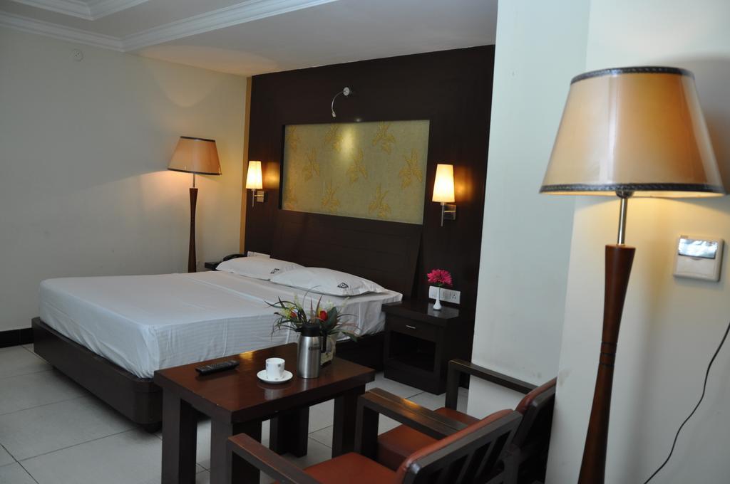 Hotel Shaans Tiruchirappalli Zimmer foto